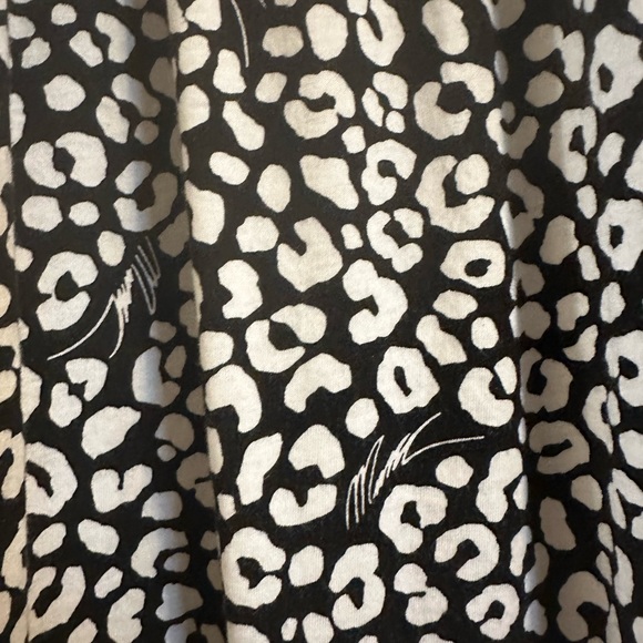 Michael Kors Black and White knit flutter 3/4 sleeve knit blouse - Picture 2 of 3